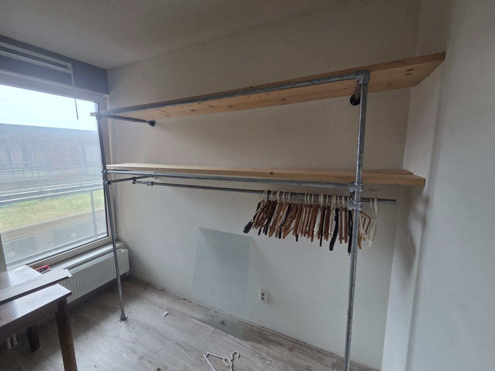 Industriële Kledingrek met Houten Planken - Stevig & Stijlvo, Overige houtsoorten, 200 cm of meer, Met plank(en), 150 tot 200 cm
