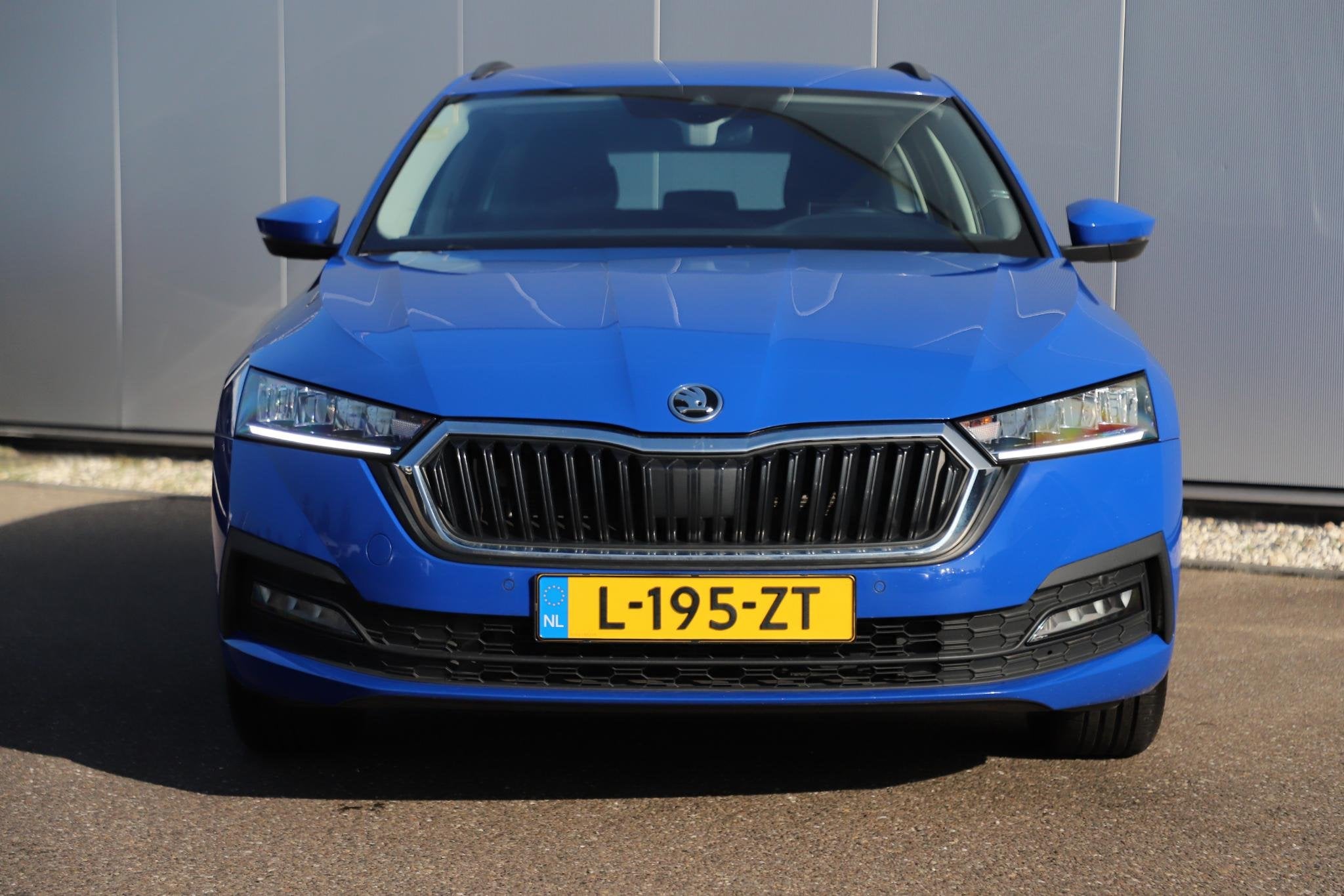 Skoda Octavia Combi 1.0 e-TSI Business Edition 110PK Automaa, Auto's, Stof, Gebruikt, Automatische klimaatregeling, Met garantie (alle)