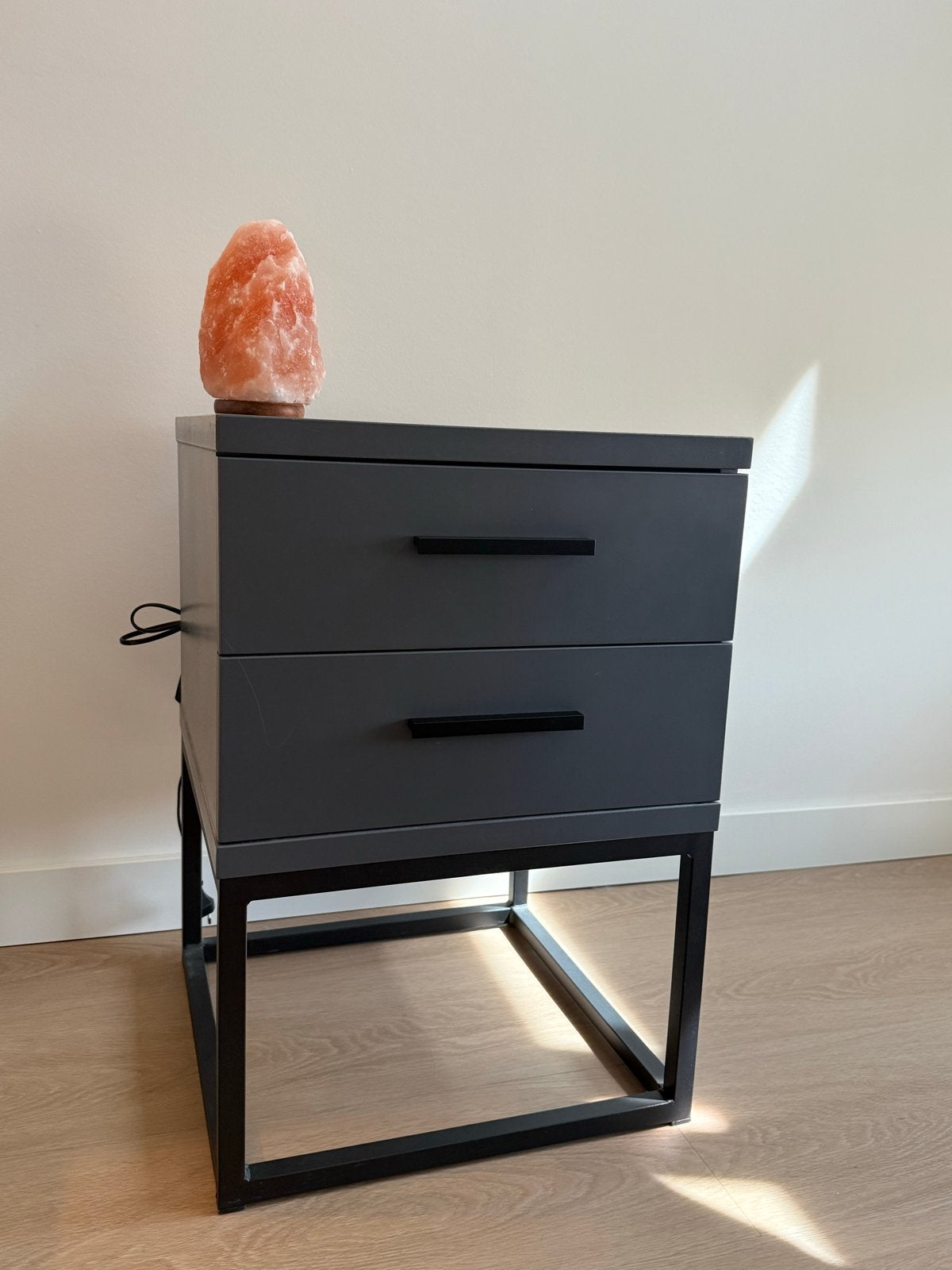 Nachtkastjes met lades en metalen onderstel, Ophalen, Gebruikt, Minder dan 45 cm, Metaal of Aluminium