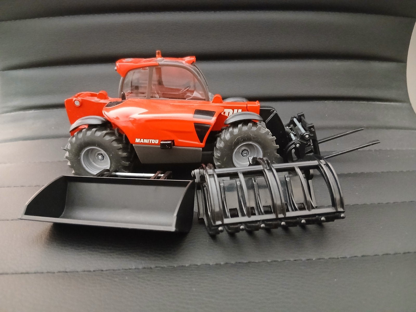 SIKU 1/32 verrijker manitou, Ophalen, Zo goed als nieuw, Tractor of Landbouw, SIKU