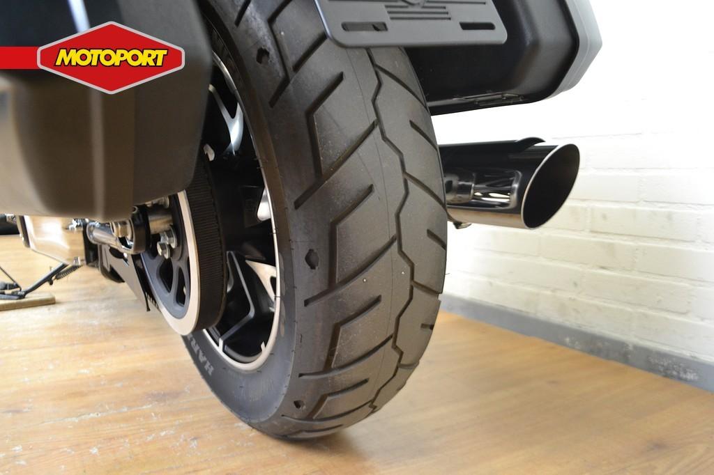 Harley-Davidson Sport Glide (bj 2019), Motoren, Motoren | Harley-Davidson, Laan van Vredenoord 33
2289 DA  Rijswijk, Chopper, Bedrijf
