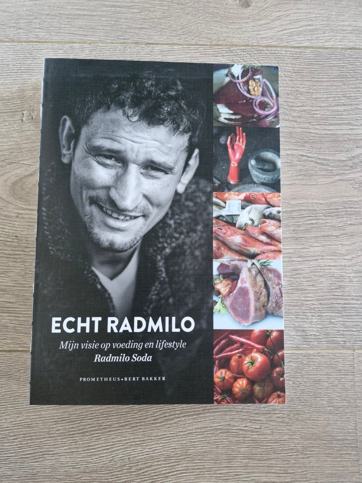 Echt Radmilo - Mijn visie op voeding en lifestyle, Dieet en Voeding, Zo goed als nieuw, Radmilo Soda, Bert Bakker, Ophalen of Verzenden