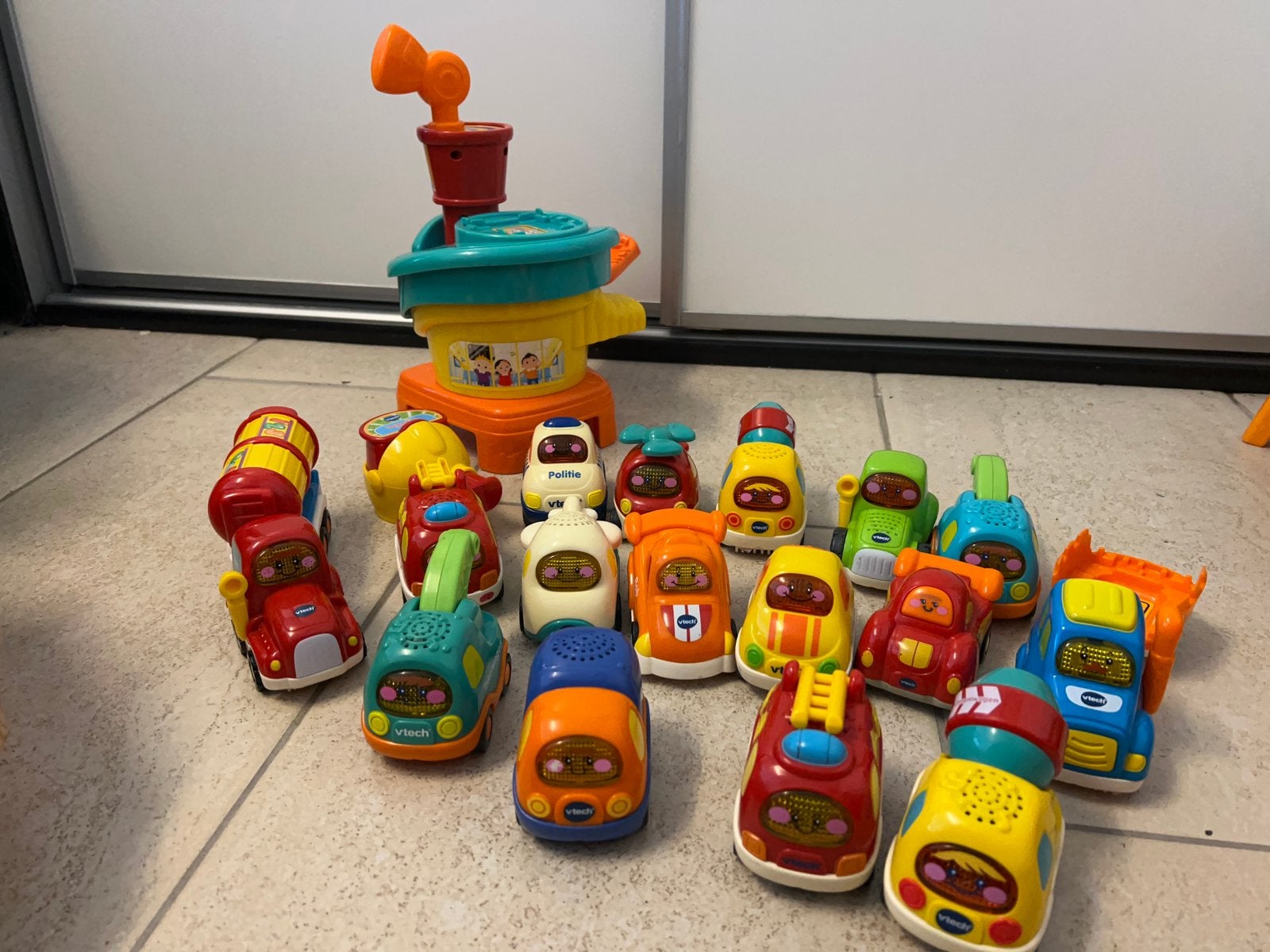 Vtec toettoet autos veel!, Kinderen en Baby's, Ophalen, Zo goed als nieuw, 2 tot 4 jaar