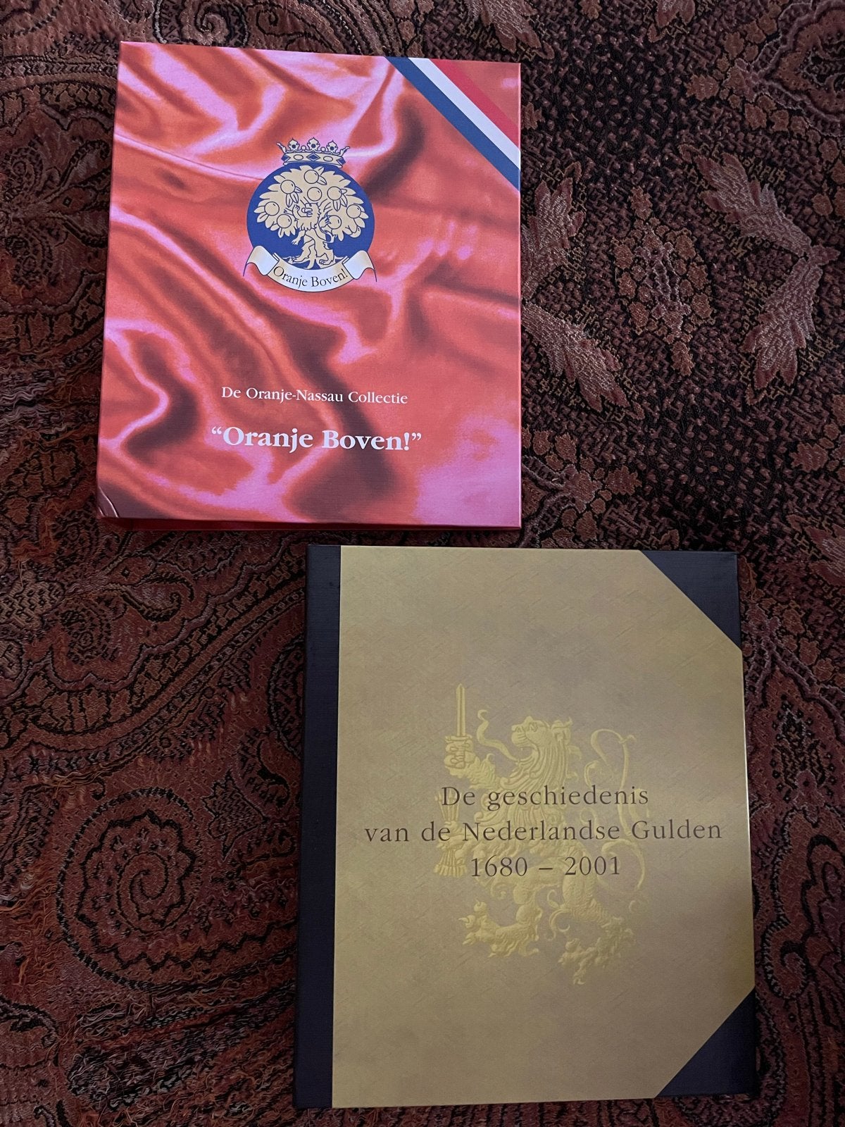Oranje Boven! & Geschiedenis Nederlandse Gulden 1680-2001, Postzegels en Munten, Verzenden, Verzamelmap