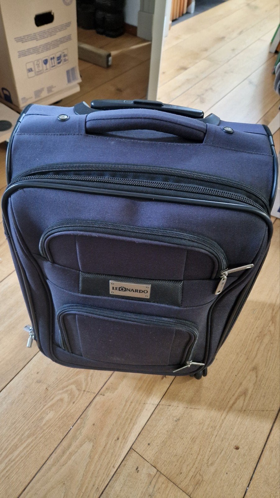 leonardo handbagage rolkoffertje in nette staat, Sieraden, Tassen en Uiterlijk, Ophalen, 50 tot 60 cm, Hard kunststof, Zo goed als nieuw