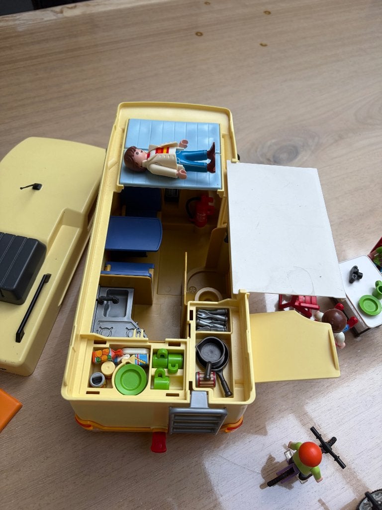 Foto 10 van PLAYMOBIL 3647 – Kampeerwagen