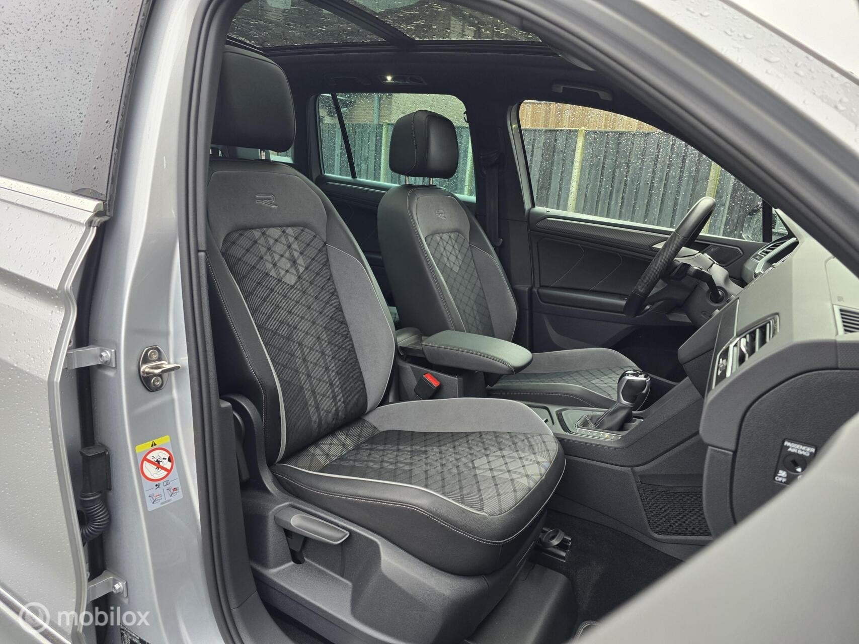 VOOR ONDERDELEN ! ! ! VOLKSWAGEN TIGUAN 1.4 TSI eHYBRID R-LI, Auto's, 1716 kg, Stof, Gebruikt, 4 cilinders