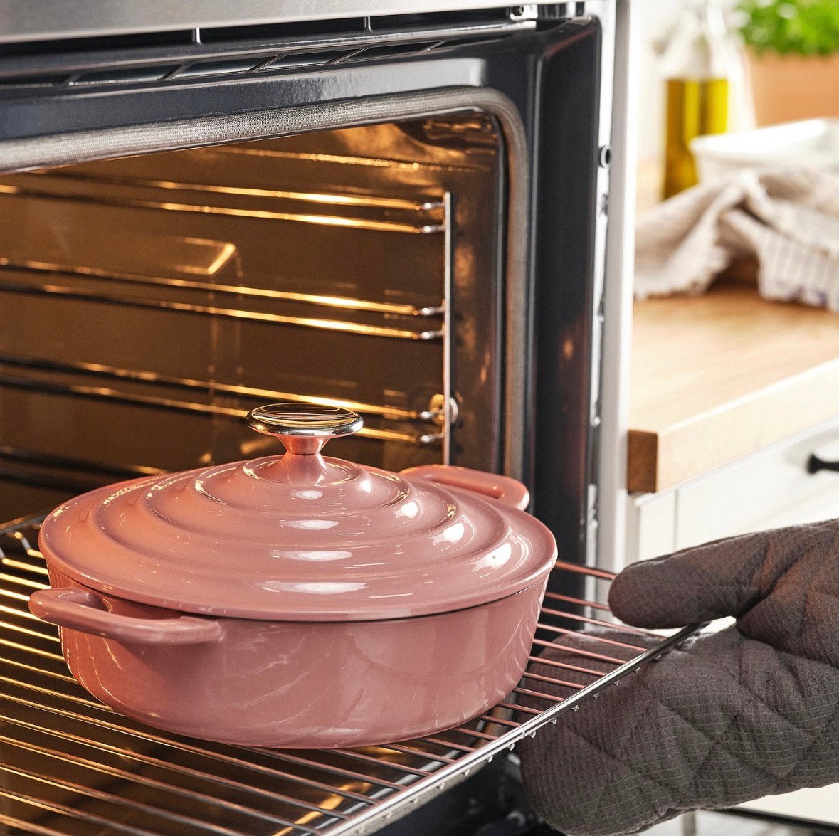 Roze gietijzeren pan van IKEA, Ophalen of Verzenden, Zo goed als nieuw, Minder dan 45 cm