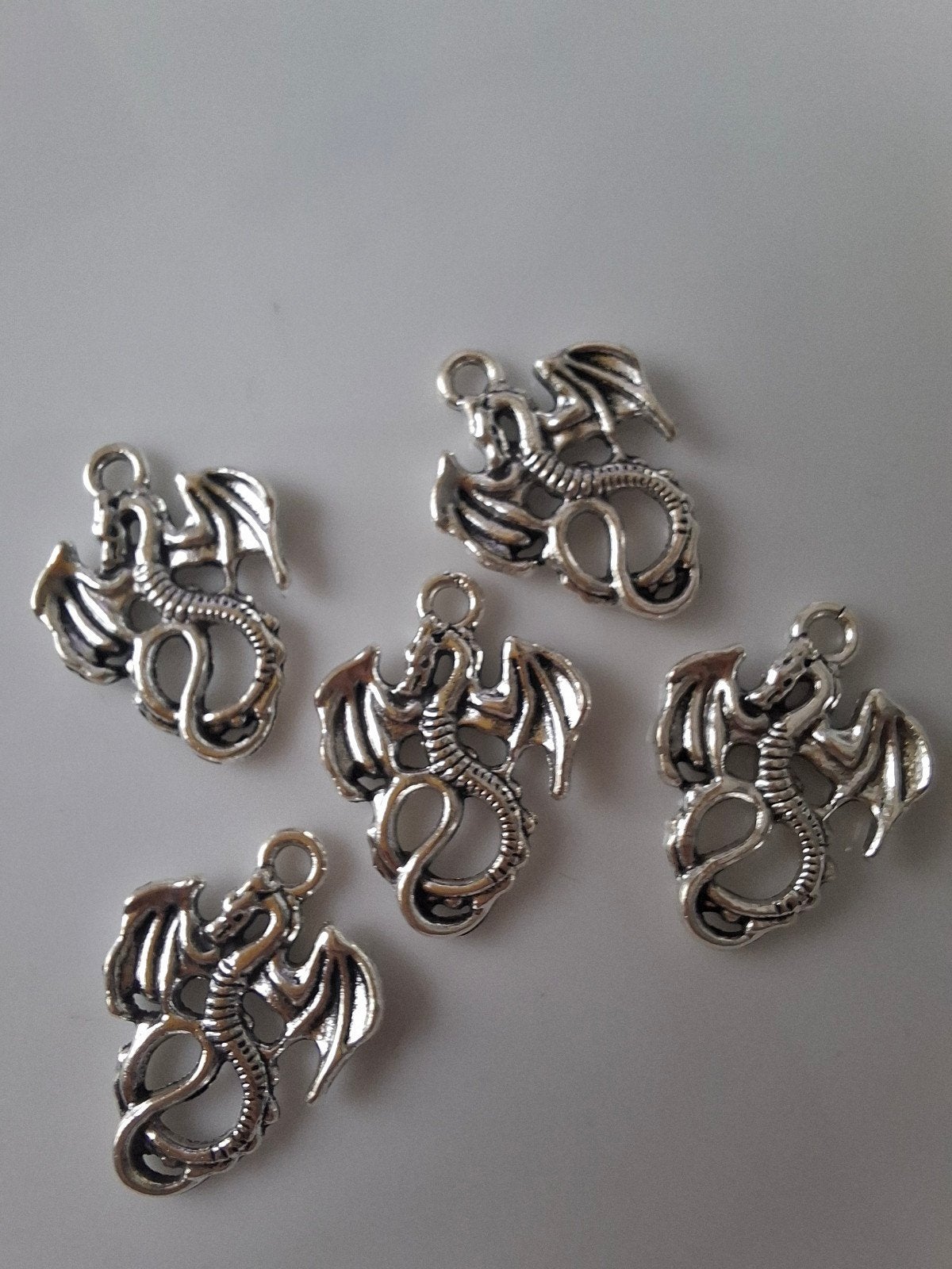 5 stuks bedels hangers metaal draak zilver grijs, Overige merken, Overige materialen, -, -