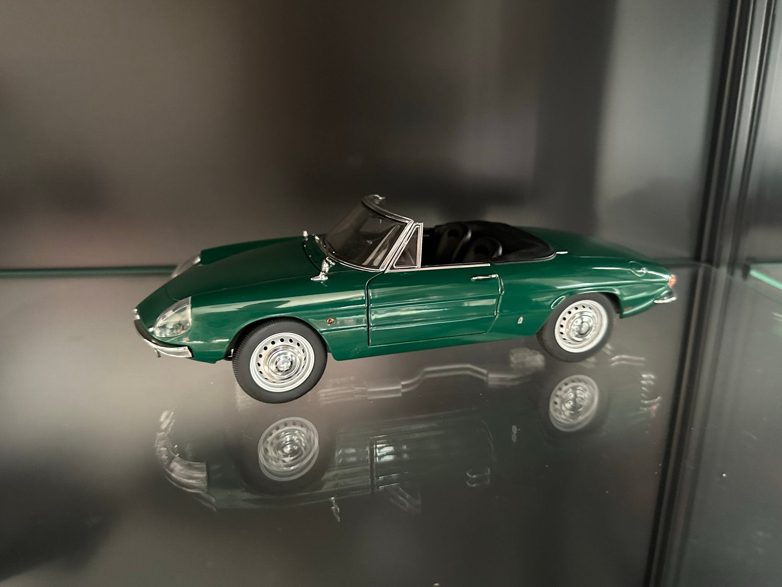 Alfa Romeo Spider Duetto AutoArt, Ophalen of Verzenden, Zo goed als nieuw, Auto, Autoart
