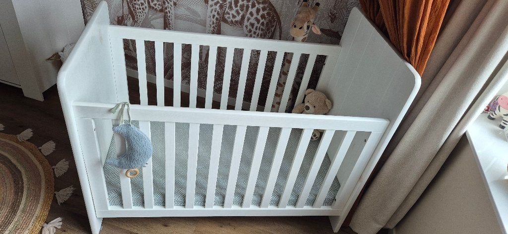Foto 5 van Babykamer compleet, massief hout