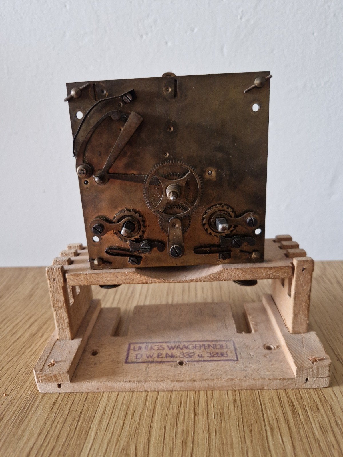 Antiek Uhligs Waagependel Patent 105485, Verzenden