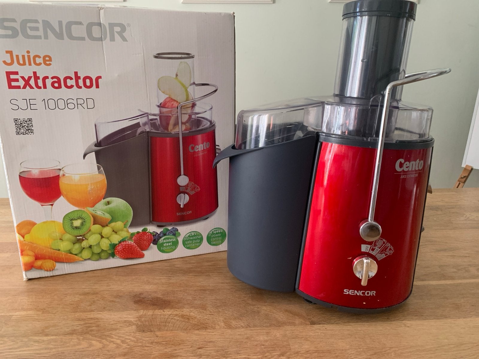 Sencor Juice Extractor SJE 1006RD - Rode sapcentrifuge, Witgoed en Apparatuur, Juicers, Ophalen of Verzenden, Zo goed als nieuw