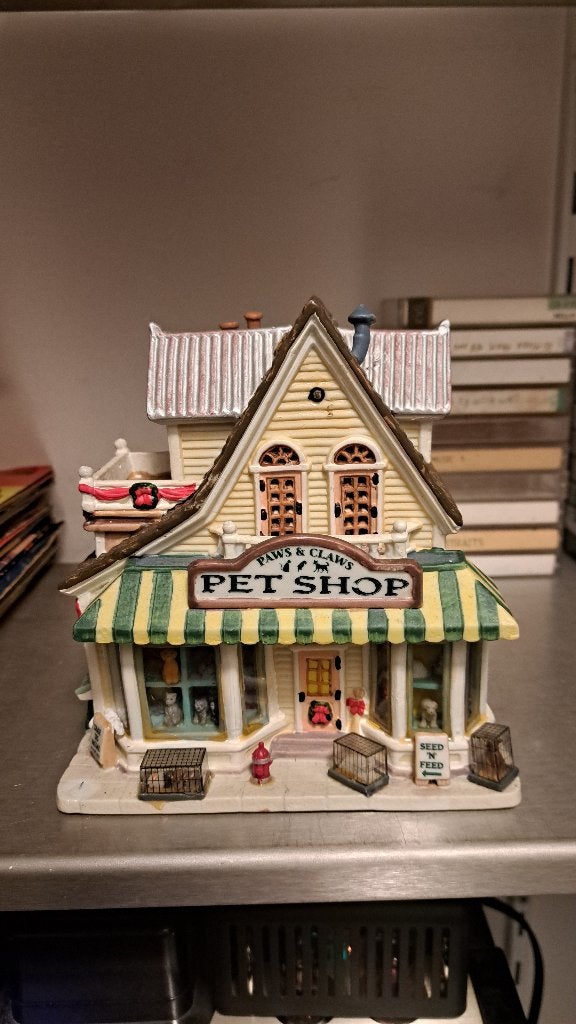 Lemax,Paws & claws pet shop (Z262-97)  retired 2013, Diversen, Kerst, Ophalen of Verzenden, Zo goed als nieuw