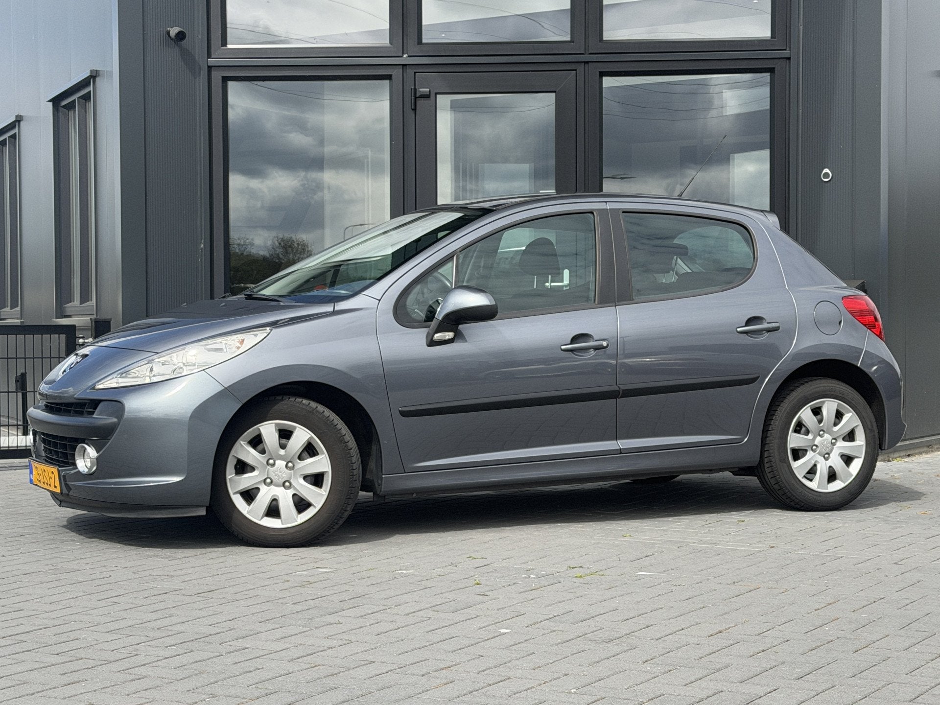 Peugeot 207 1.4-16V X-line Airco | Cruise | Nwe APK | Zeer n, Stof, Zwart, 4 cilinders, 1133 kg