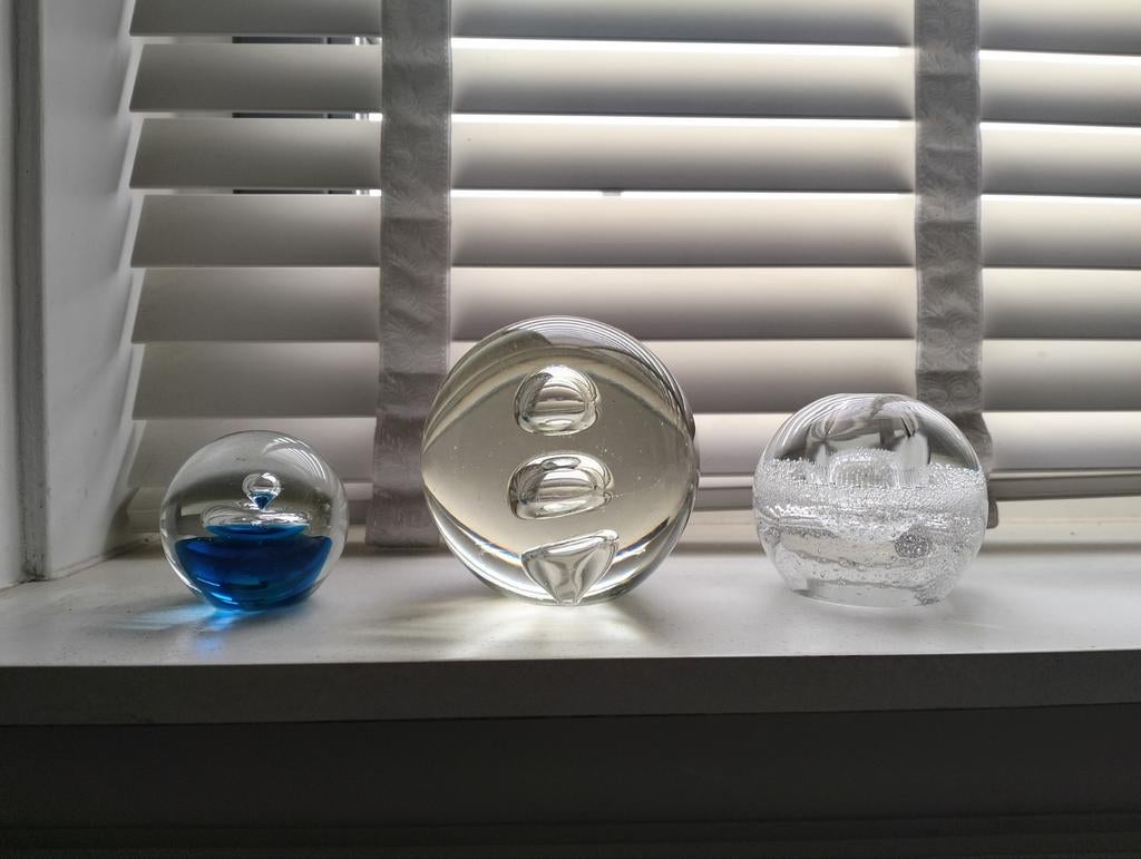 Drie decoratieve glazen ballen, presse papier, Ophalen of Verzenden, Zo goed als nieuw