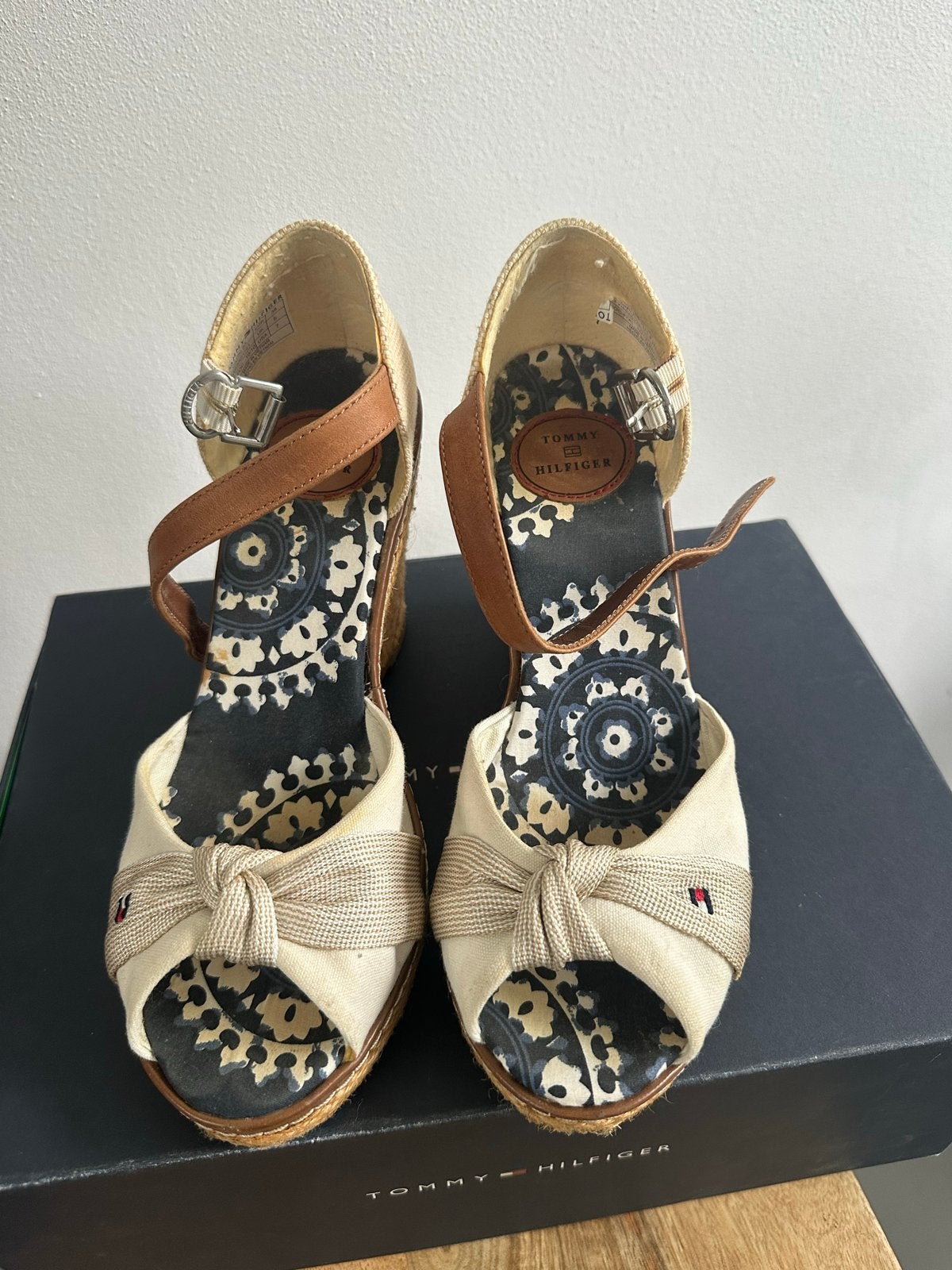 Tommy Hilfiger Espadrille Wedges - Maat 38, Ophalen of Verzenden, Zo goed als nieuw, Beige, Espadrilles of Moccasins