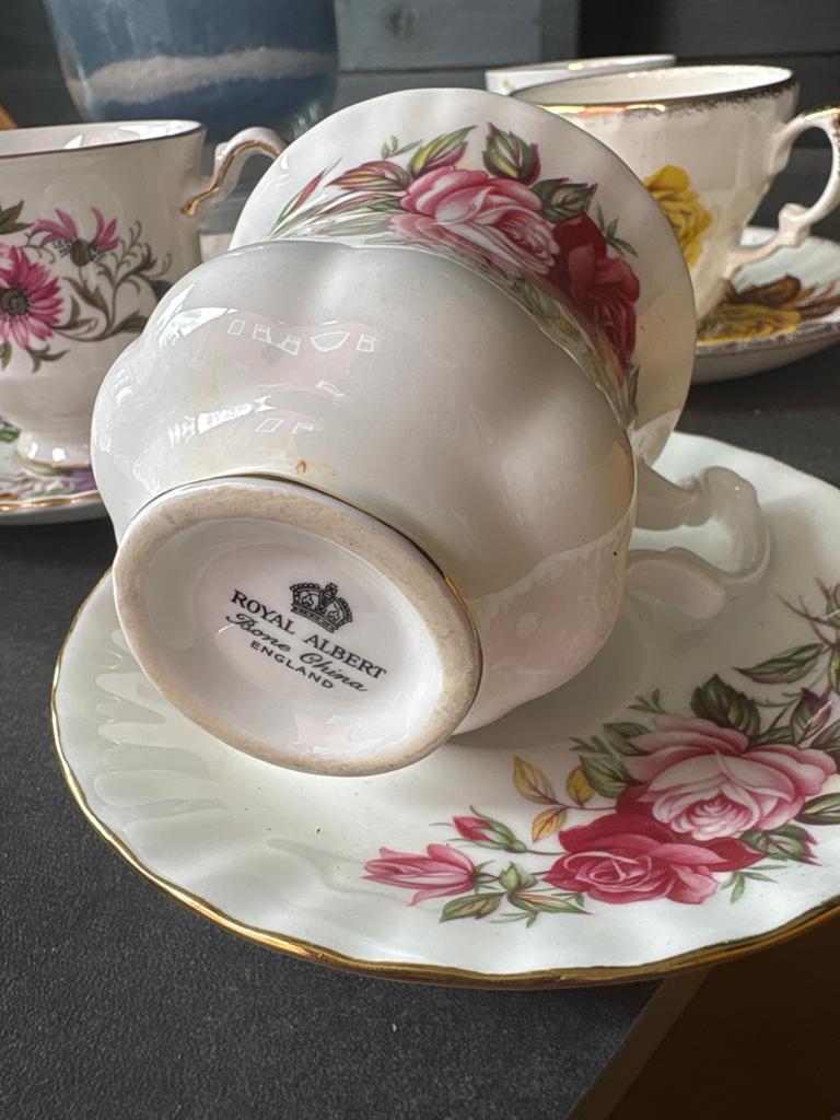2 Royal Albert Bone China kop en schotel set, Verzamelen, Porselein, Kristal en Bestek, Ophalen of Verzenden, Zo goed als nieuw