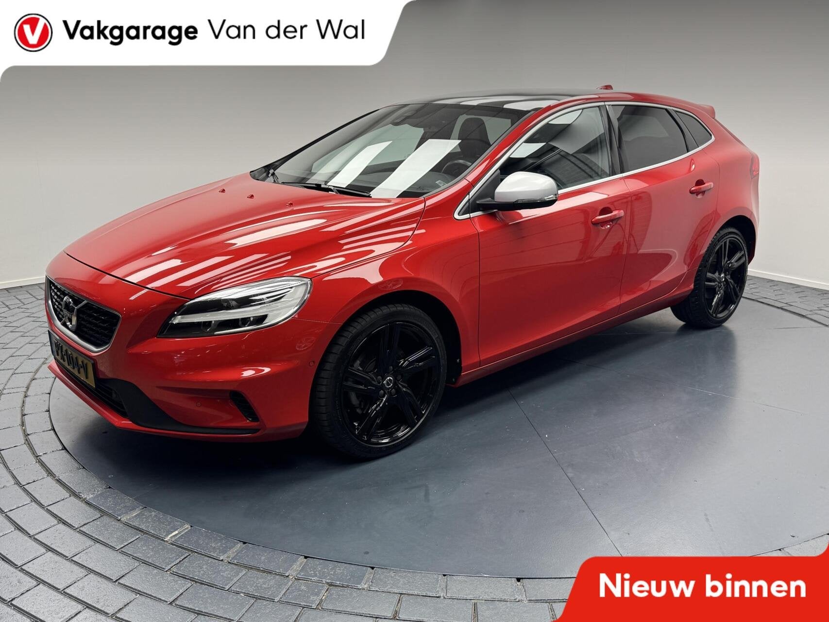 Volvo V40 2.0i T4 R-Design Navigatie-Cr.contr-Clima-Camera-P, Voorwielaandrijving, Gebruikt, Bedrijf, Handgeschakeld