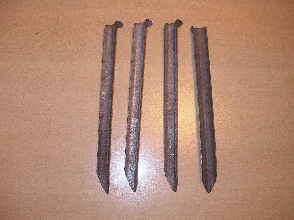 Vier metalen tentharingen, Ophalen of Verzenden, Landmacht, Nederland, Overige typen