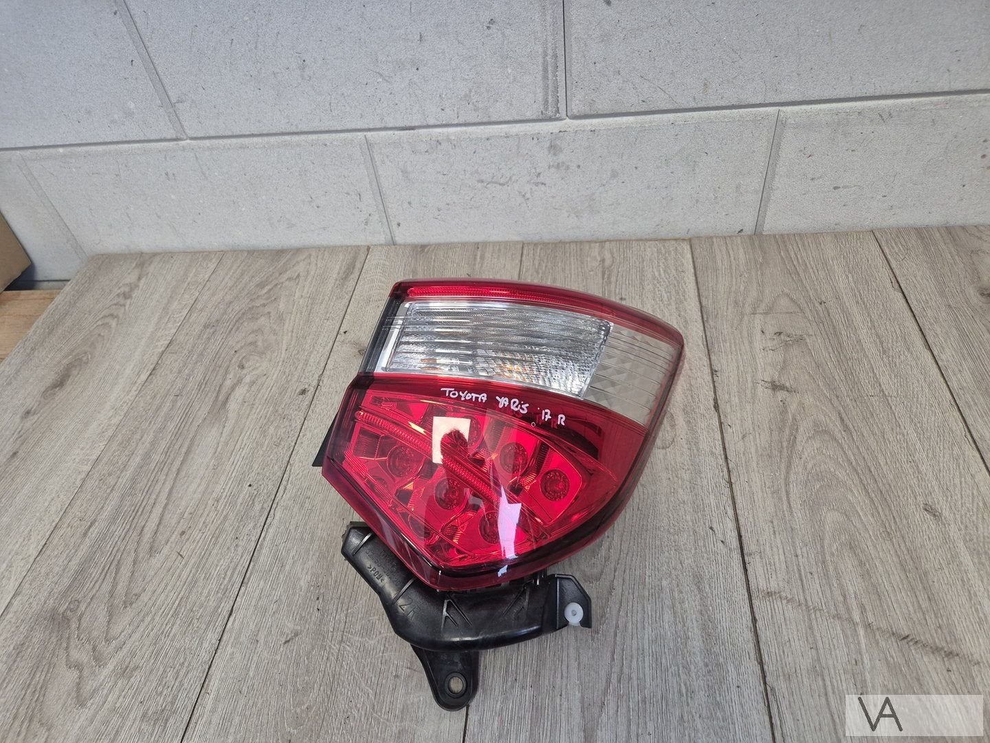 Achterlicht rechts van Toyota Yaris 3 facelift LED 2017-2020, Gebruikt, -, -, Ophalen of Verzenden