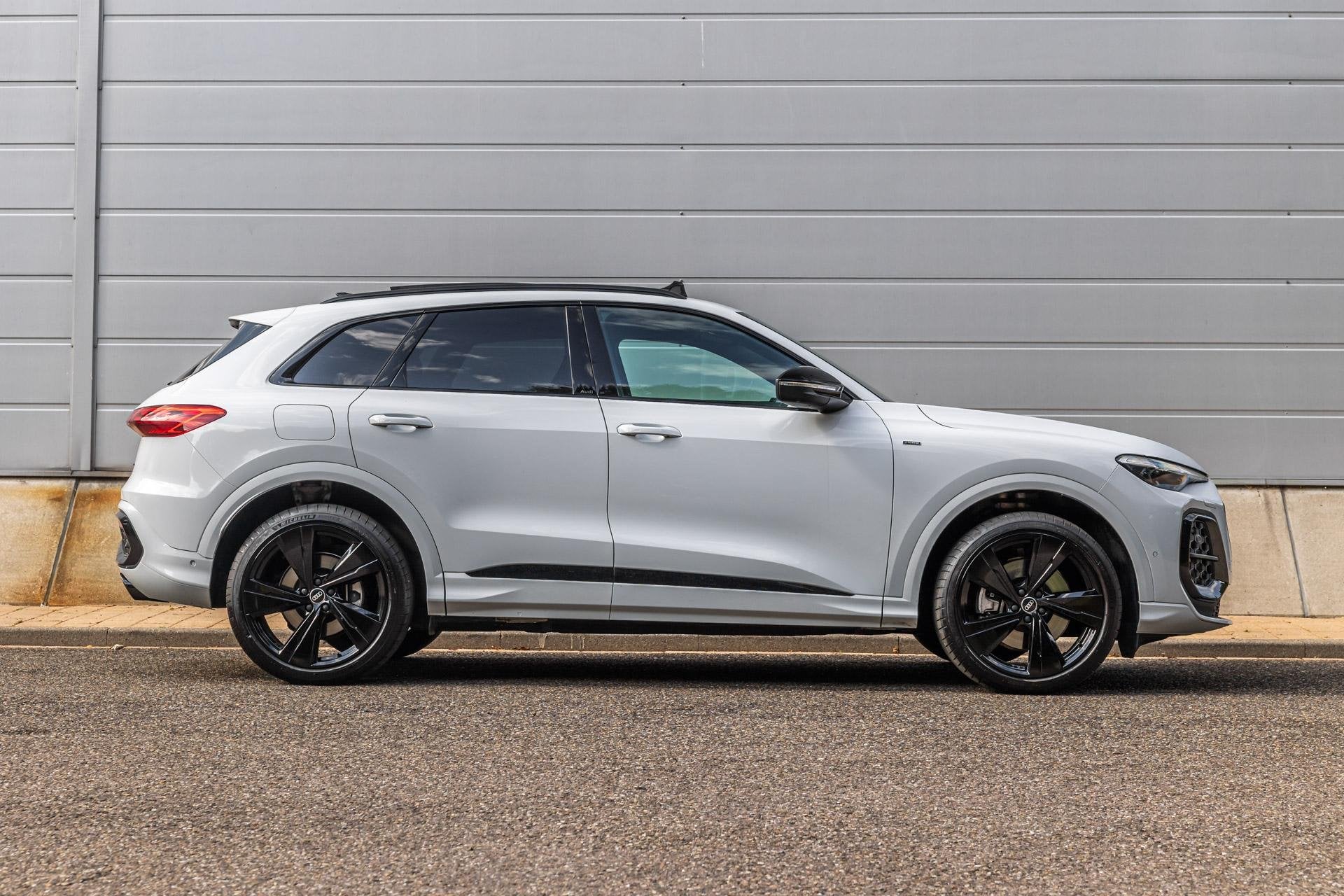 Audi Q5 2.0 TFSI 299pk e-hybrid Quattro S edition | Panorama, Auto's, Audi, Automaat, Stof, Gebruikt, 4 cilinders