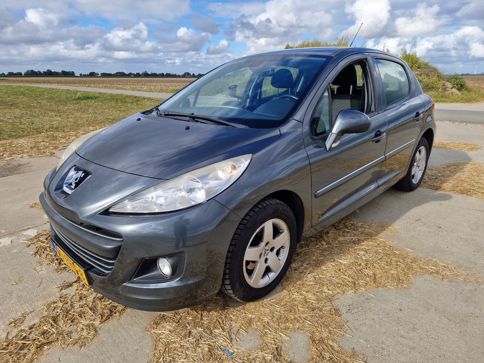 Peugeot 207 1.4 VTI 16V 5DRS van 2011 mer nieuwe APK, Auto's, Voorwielaandrijving, Stof, Zwart, 1064 kg