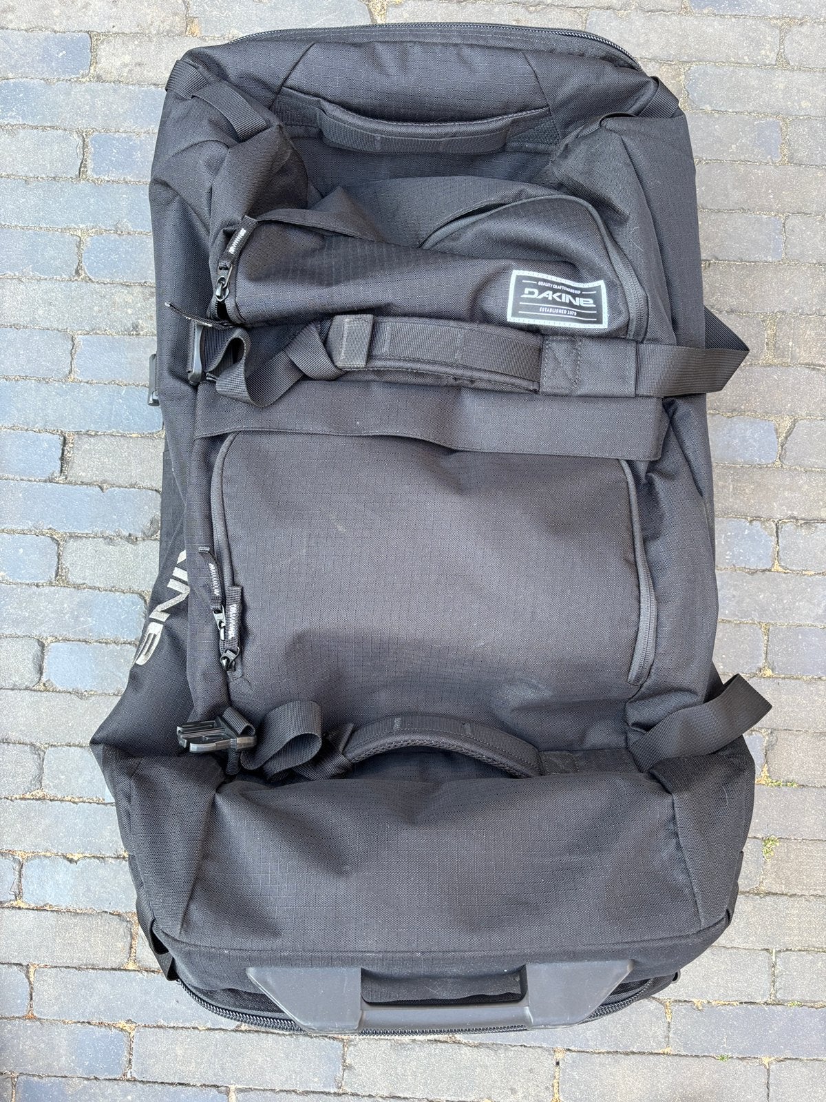 Dakine rolkoffer 110 liter, Ophalen, Zo goed als nieuw, Hard kunststof, 70 cm of meer