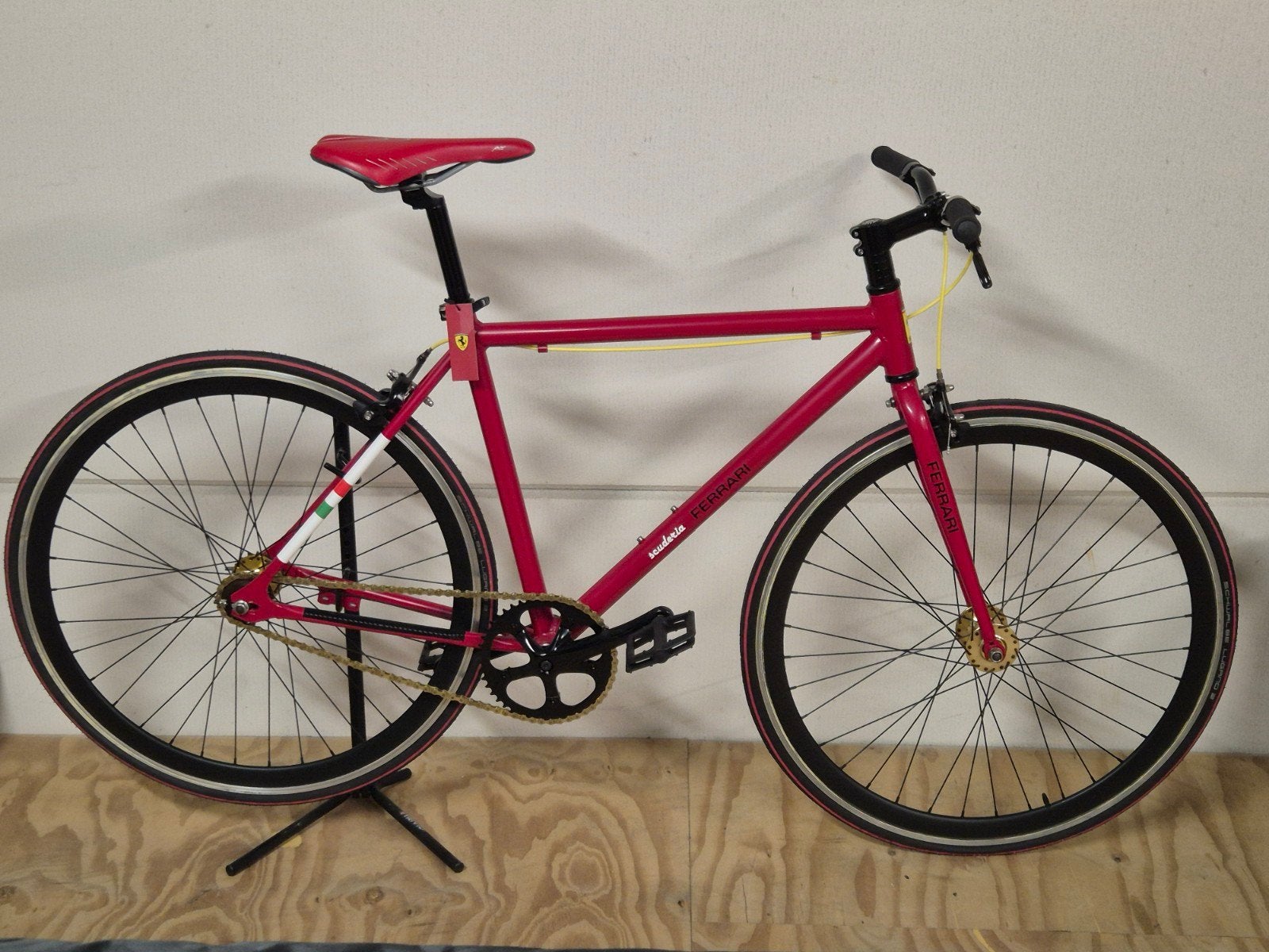 fixi single speed ferrari-style aluminium nette staat, Velgrem, Aluminium, 49 tot 53 cm, Zo goed als nieuw