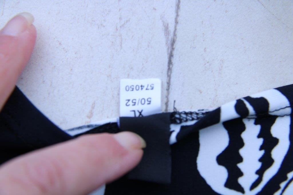 Jurk zwart/ offwhite Yoek mt XL (50/52) Vaste prijs, Yoek, Ophalen of Verzenden, Zo goed als nieuw, Jurk