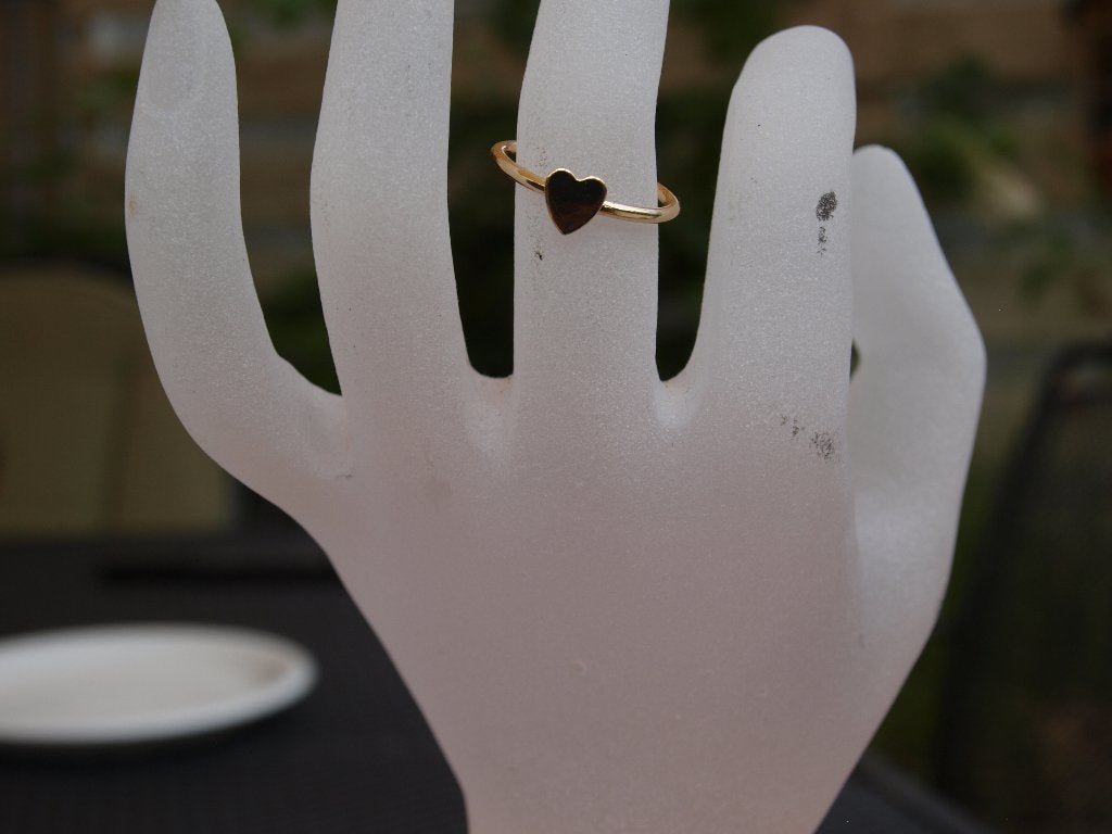 Goudkleurige ring met hartje, Overige materialen, Nieuw, Ophalen of Verzenden, 17 tot 18
