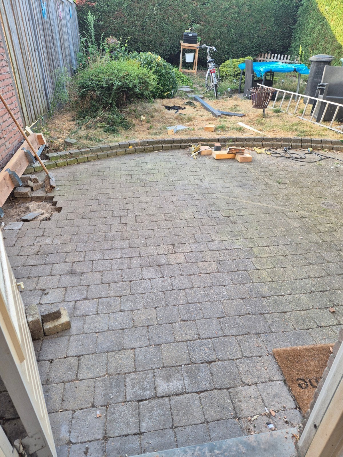 Gebruikte betonnen klinkers voor terras of oprit, Tuin en Terras, Ophalen, Gebruikt, Klinkers, 10 m² of meer