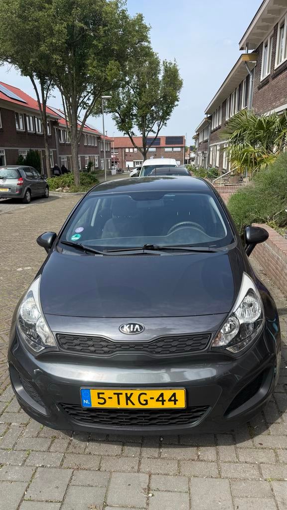 Kia Rio 1.2 I 5DRS 2014 Grijs, Auto's, 1027 kg, 450 kg, 40 €/maand, 4 cilinders