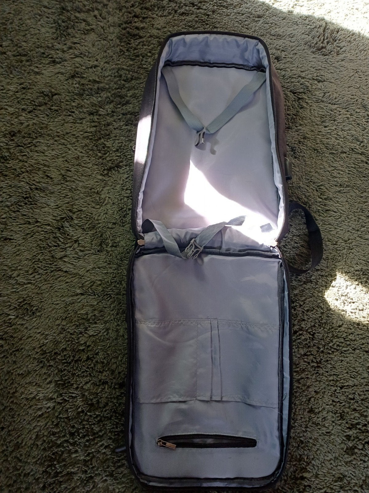 Zwarte rugzak met USB-oplaadpoort, Ophalen of Verzenden, Zo goed als nieuw, 25 tot 40 cm, Overige merken