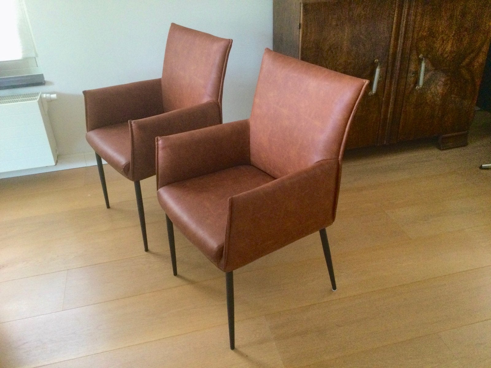 2 fauteuils (kunstleder) NIEUW 2 stuks voor € 40, Ophalen, Nieuw, Minder dan 75 cm, 50 tot 75 cm