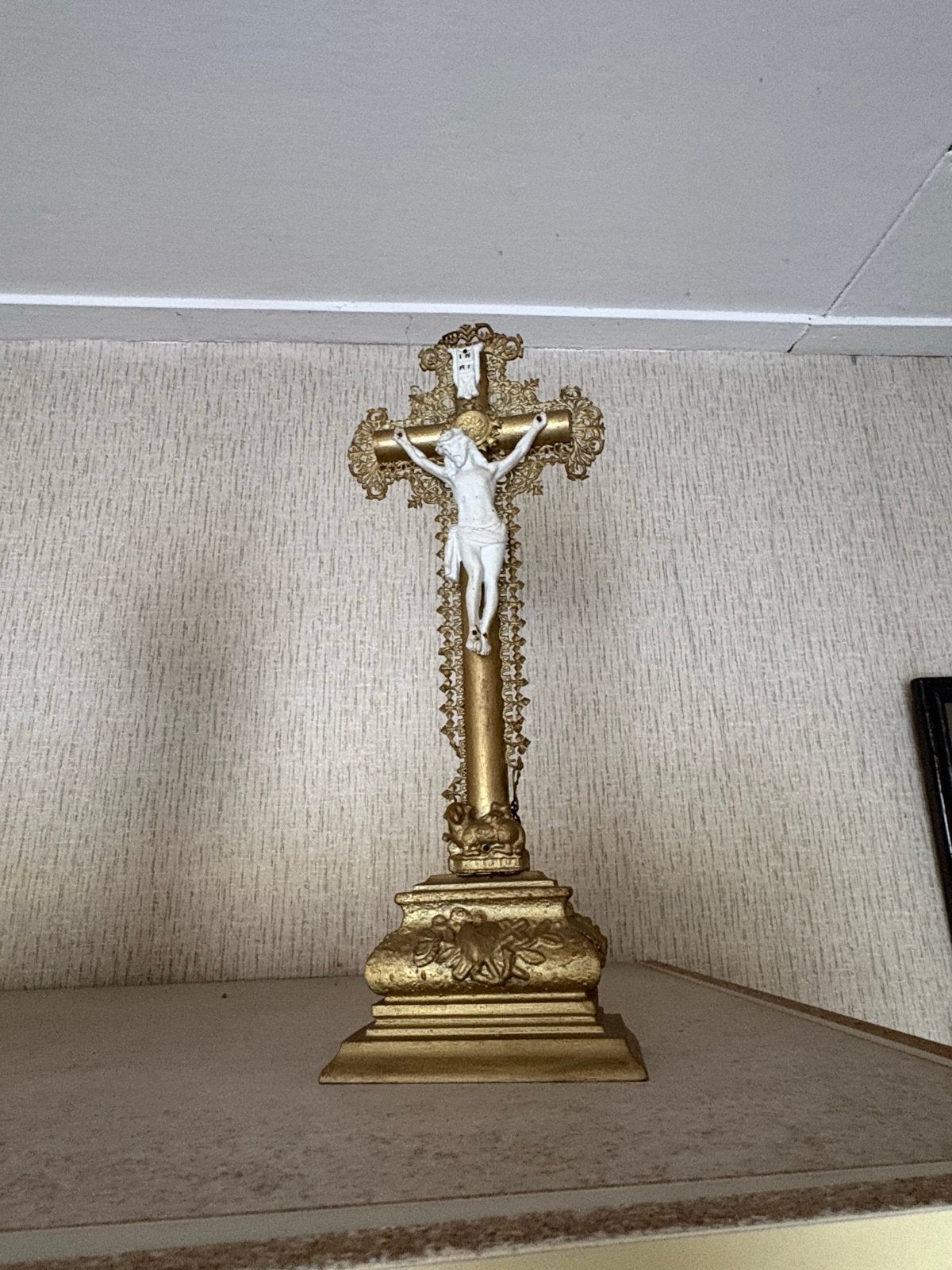 Goudkleurig Kruisbeeld met Corpus Christi, Antiek en Kunst, Ophalen of Verzenden