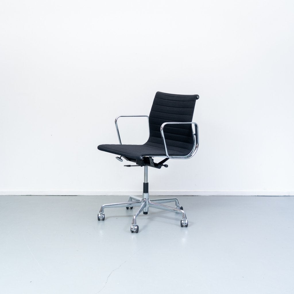 20x Vitra Eames EA 117 Bureaustoel Zwart Hopsak - Chroom, Huis en Inrichting, Bureaustoelen, Niet ingevuld, Zwart, Niet ingevuld