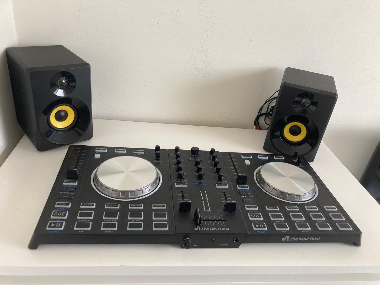 DJ-set: The Next Beat controller met Vonyx SMN30B speakers, Muziek en Instrumenten, Dj-sets en Draaitafels, Ophalen of Verzenden