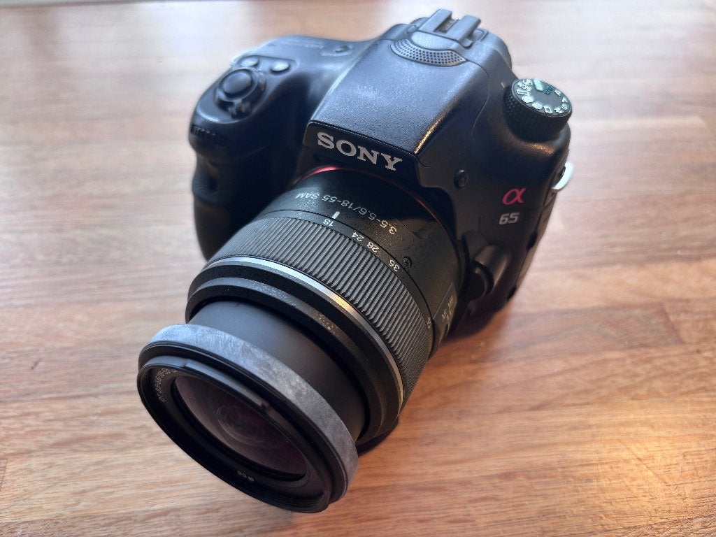 Fotocamera Sony A65 incl div. lenzen, statief en toebehoren, Audio, Tv en Foto, Fotocamera's Digitaal, Kantelbaar/draaibaar scherm