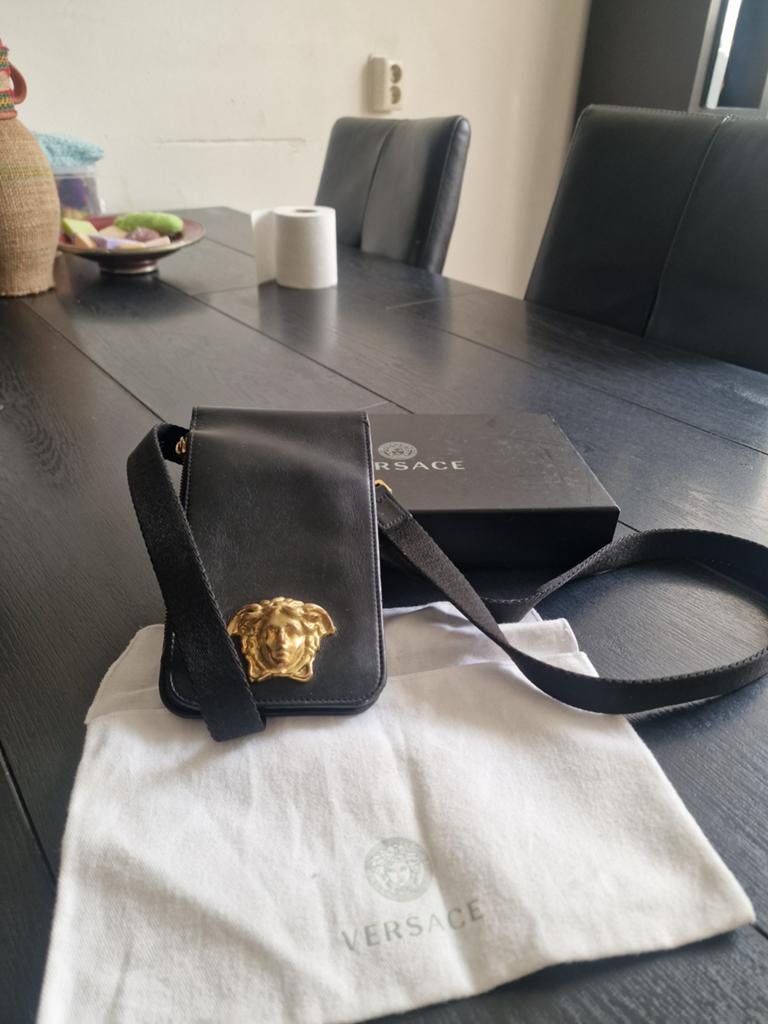Versace Medusa Telefoontasje Zwart Leer, Overige merken, Zwart, Ophalen of Verzenden, Zo goed als nieuw
