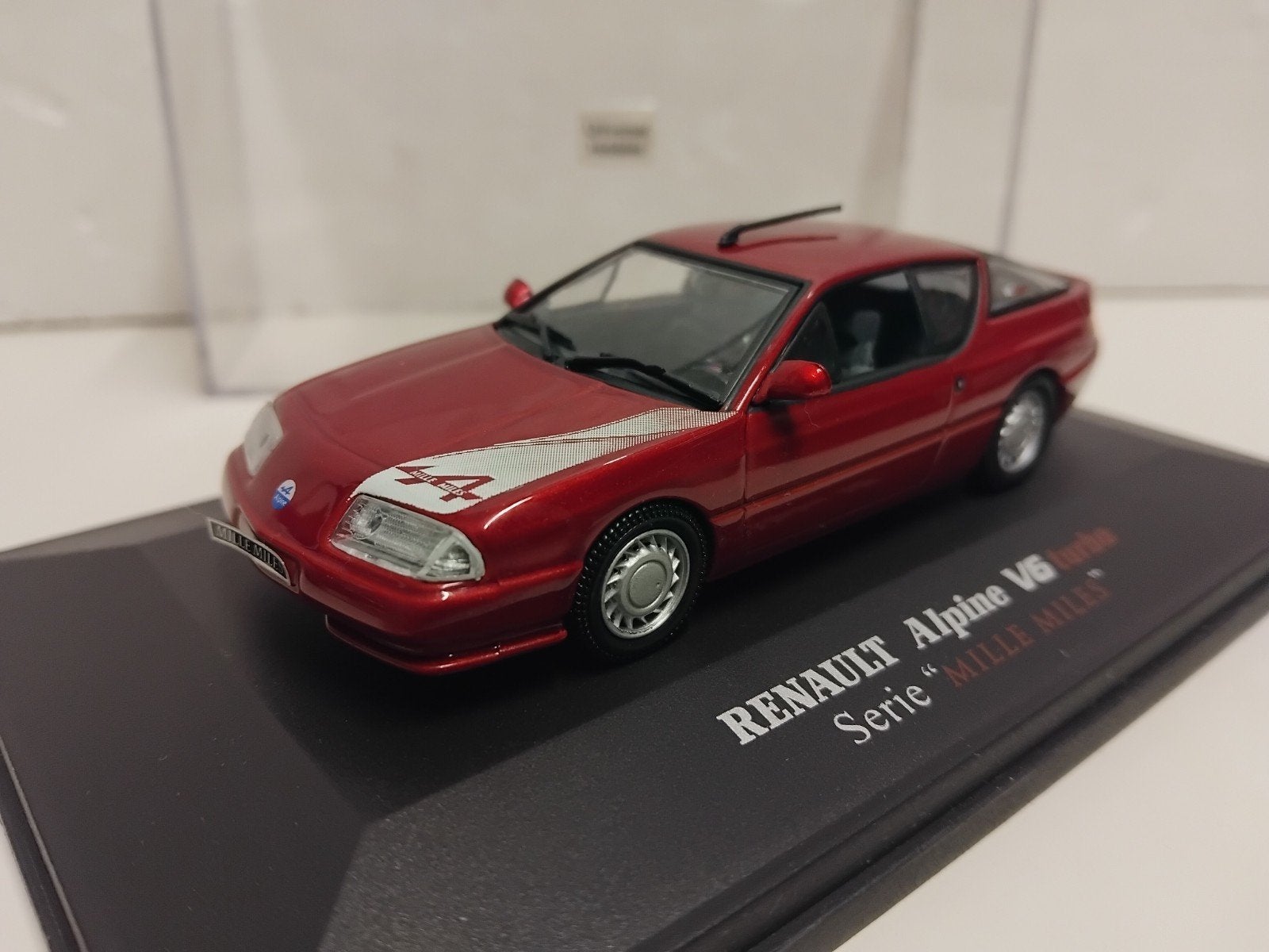 UH Renault Alpine V6 Turbo  serie Mille Miles red, Hobby en Vrije tijd, Ophalen of Verzenden, Zo goed als nieuw, Auto, Universal Hobbies