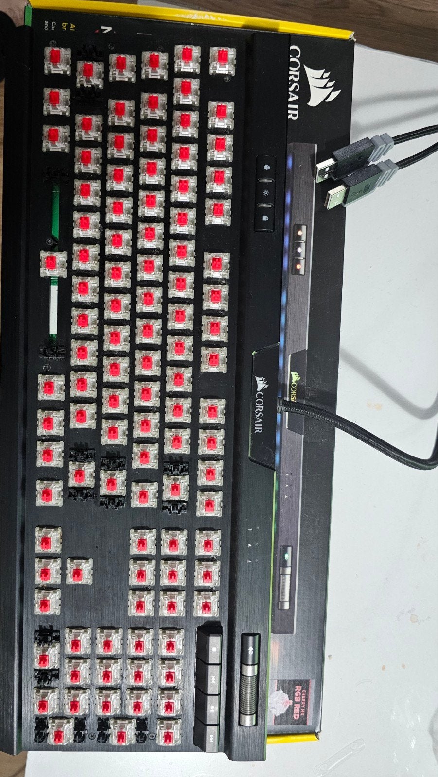 Foto 2 van Corsair K70 RGB MK.2