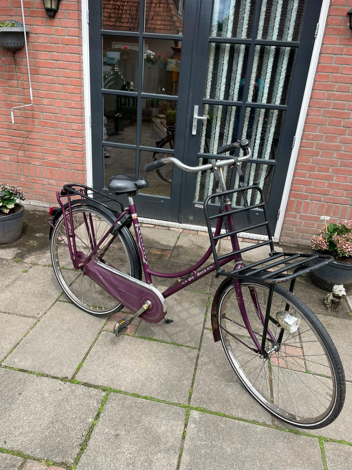 Stationsfiets omafiets paars met zwart rekje 28 inch, Fietsen en Brommers, Ophalen, Gebruikt