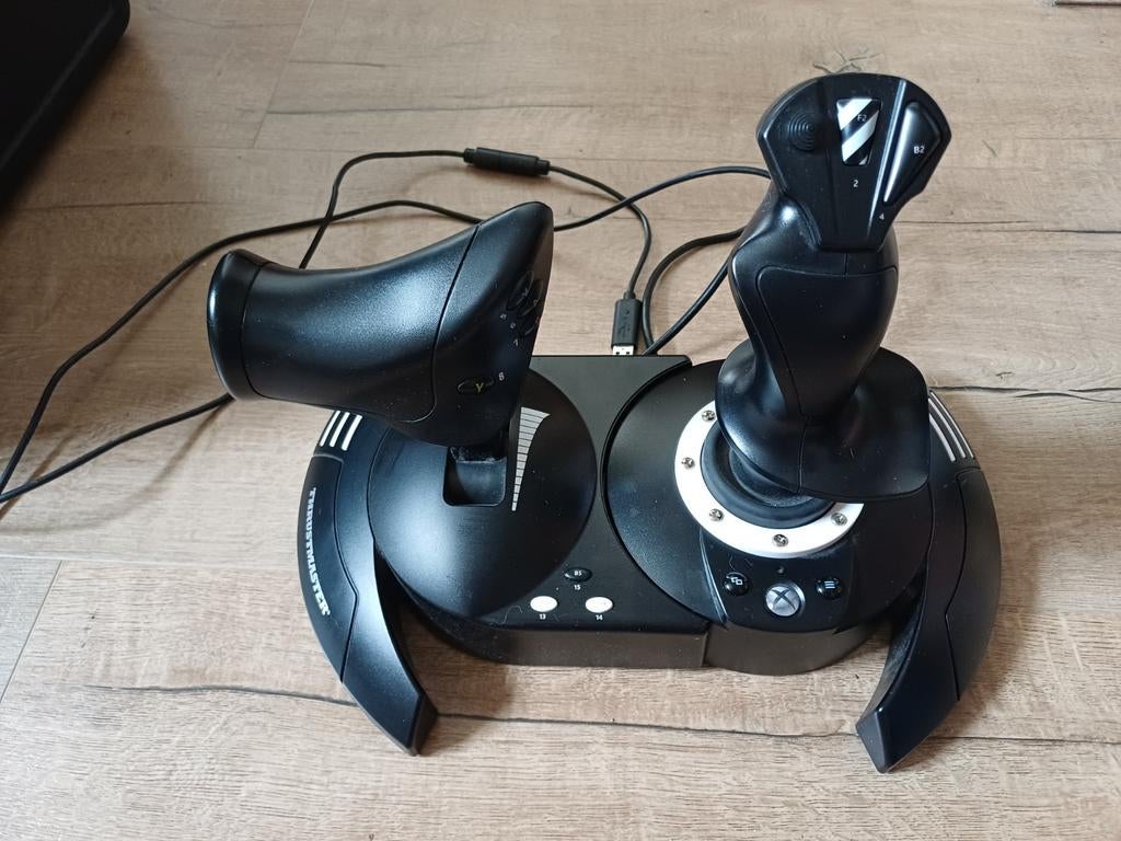 Thrustmaster Hotas One, Ophalen of Verzenden, Zo goed als nieuw, Stuurtje of Sportattribuut, Xbox Original