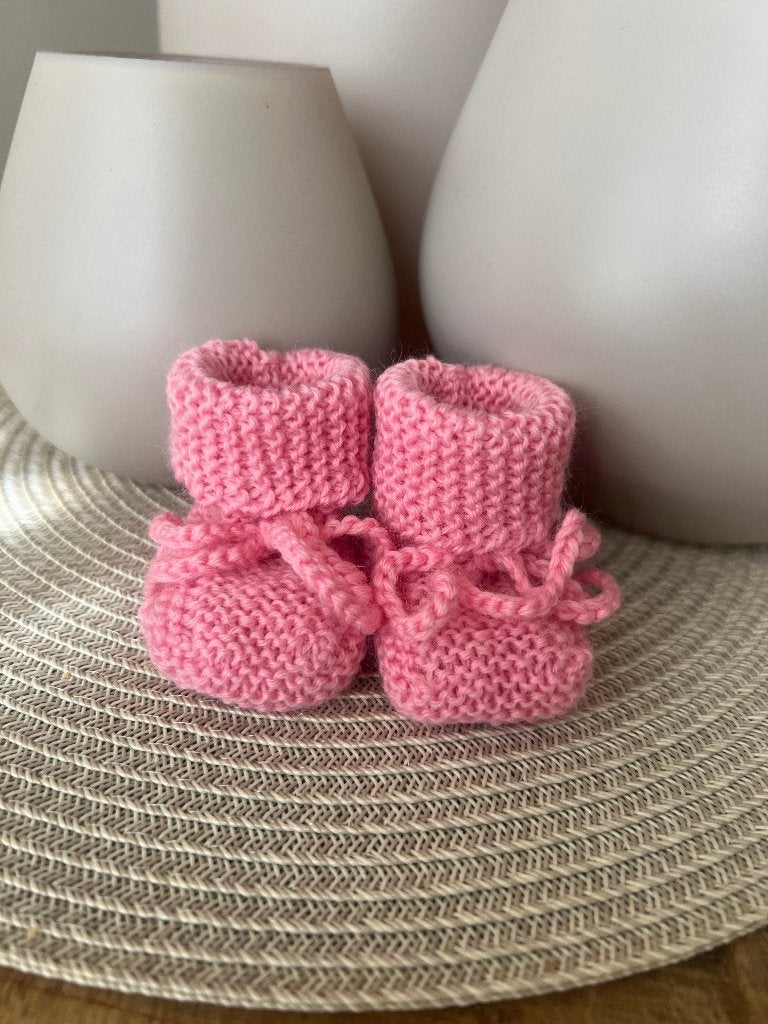 Babyslofjes: Roze Gebreide Baby Slofjes, Kinderen en Baby's, Slofjes, Meisje, Handgemaakt, Nieuw