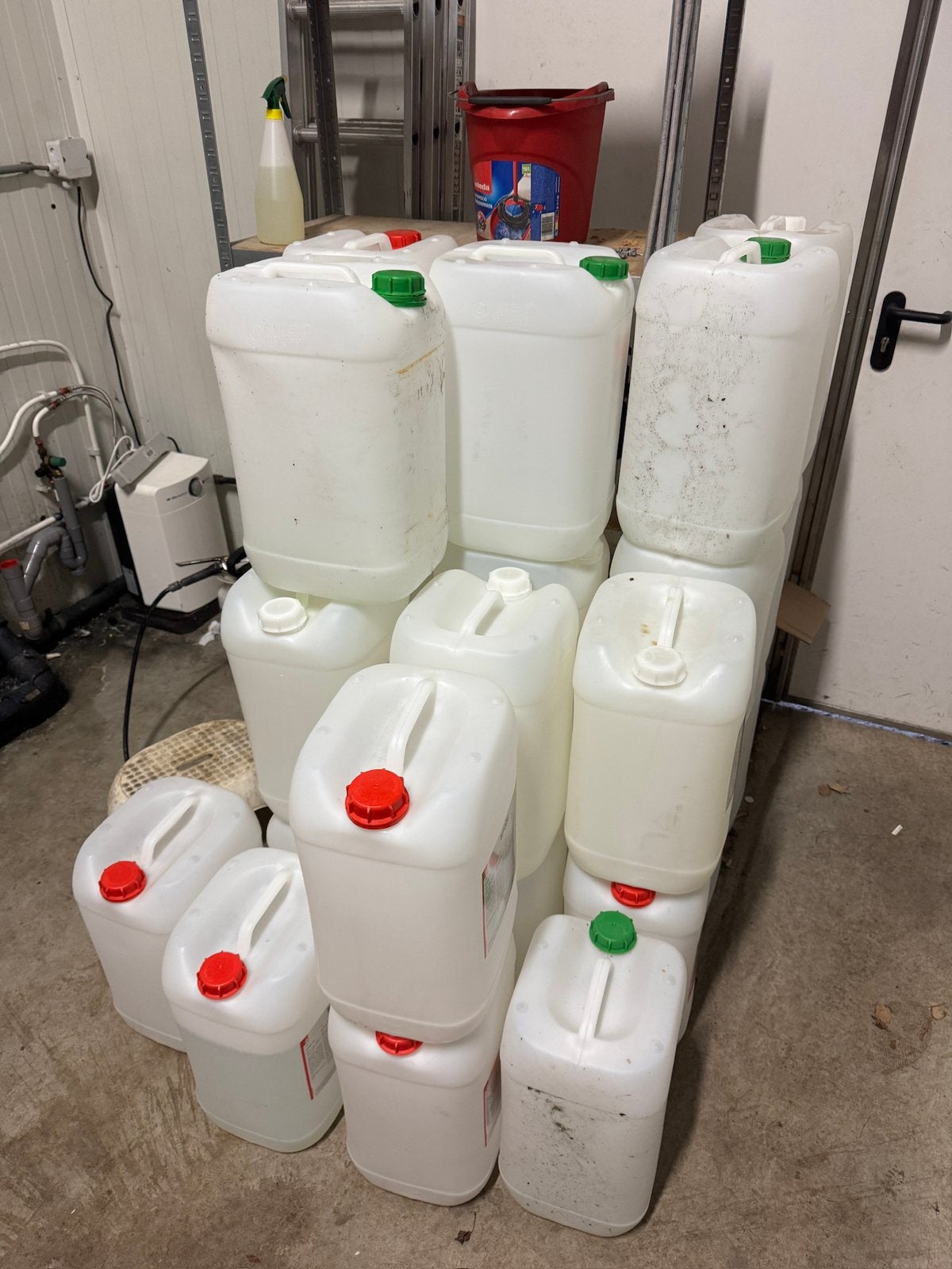 GRATIS 21 stuks lege 25 liter kannen, Tuin en Terras, Regentonnen, Minder dan 75 liter, Ophalen, Zo goed als nieuw, Hout