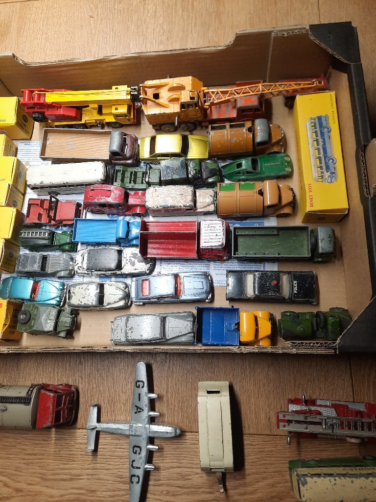 Foto 4 van Dinky Toys. Grote partij van 43 stuks. Bieden vanaf 200 euro