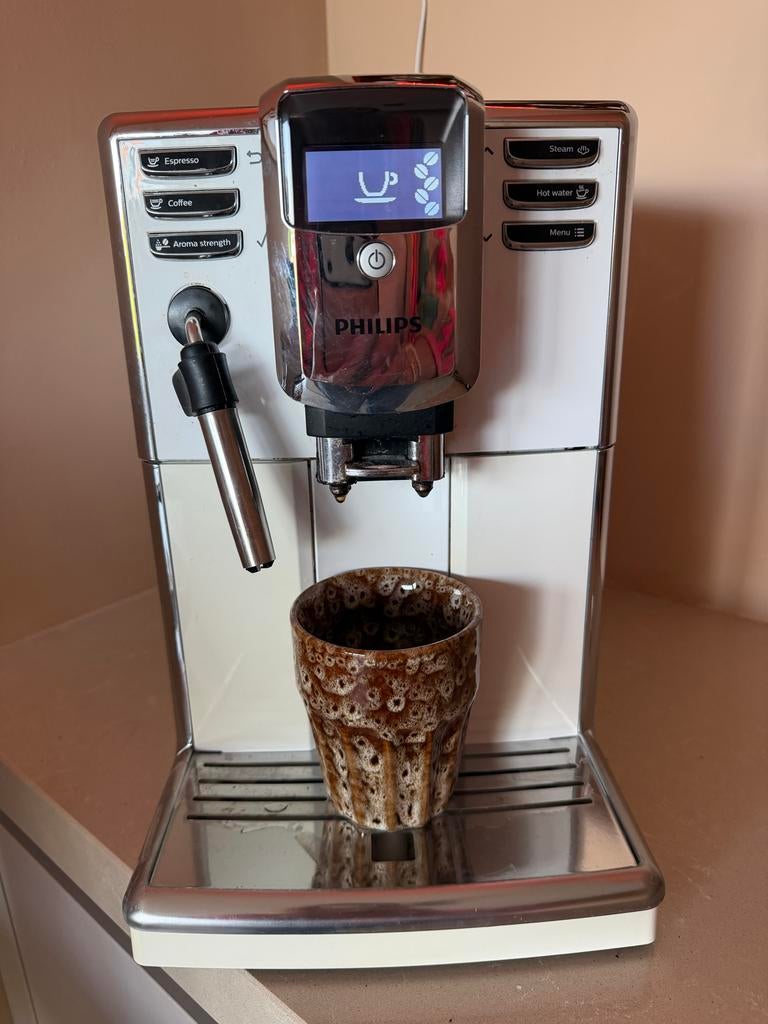 Philips Espressomachine EP5311 - Volautomatische Koffiemachi, Witgoed en Apparatuur, Koffiezetapparaten, Afneembaar waterreservoir