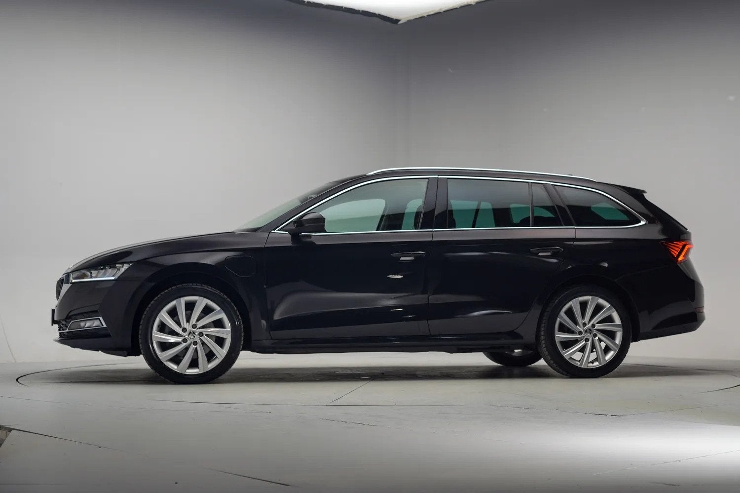 Skoda Octavia COMBI 1.4 TSI iV PHEV 204pk Business Edition A, Auto's, Gebruikt, 150 pk, Zwart, Plug-in hybride