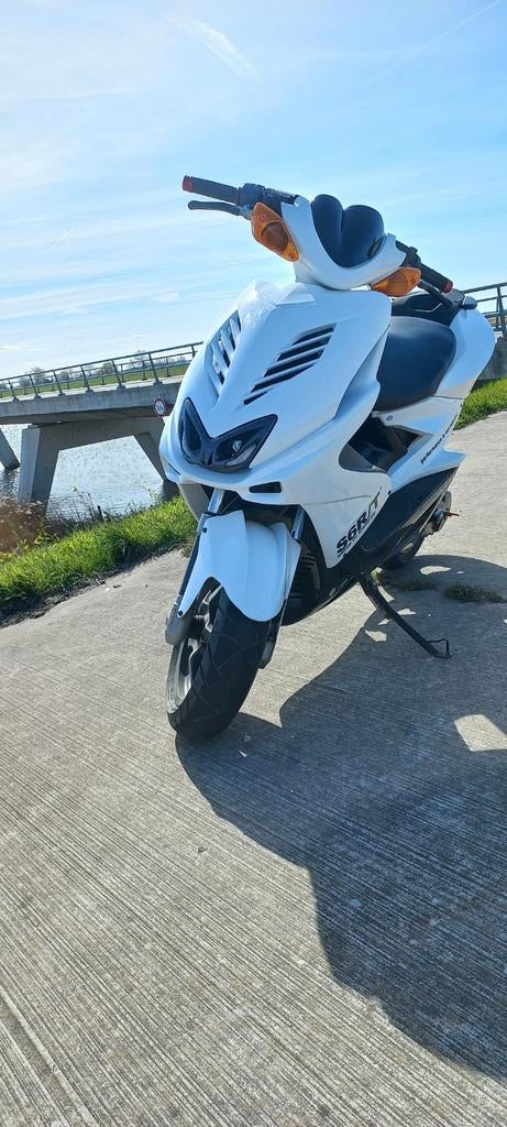 Yamaha aerox 50cc 2t 2005, Fietsen en Brommers, Scooters | Yamaha, Zo goed als nieuw, Aerox, Tweetakt, Ophalen